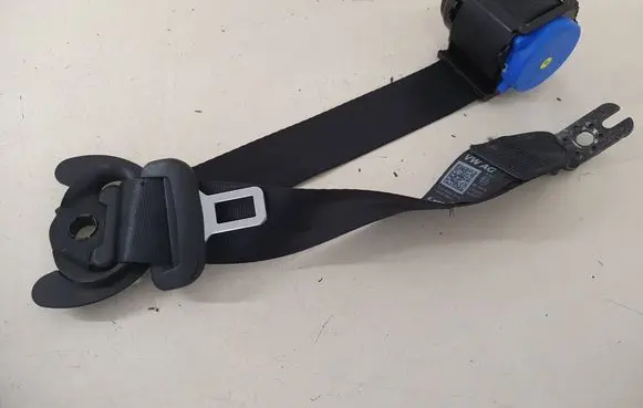 Rear seatbelt