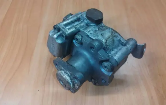 BMW 5 F10 F11 Power steering pump 6780848803 7652974109