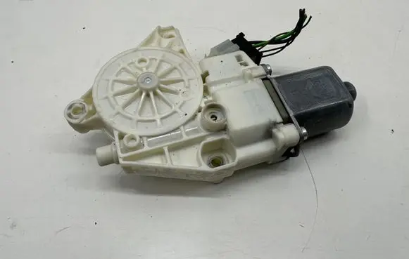 Mercedes-Benz E W212 Front door window regulator motor A2048200142