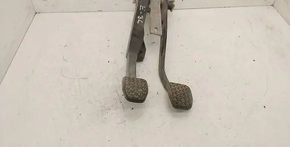BMW 3 E36 Pedal assembly 1158993
