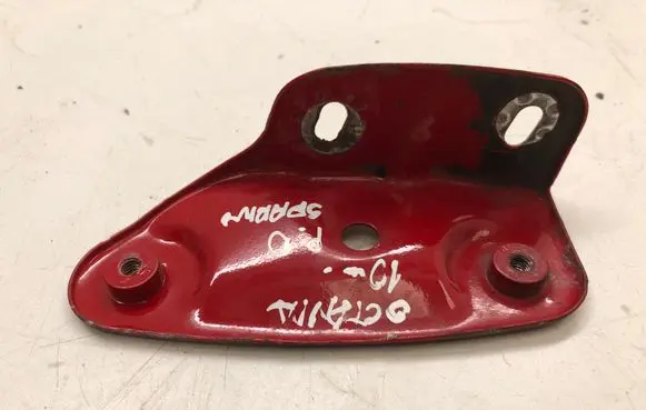 Skoda Octavia Mk2 (1Z) Fender mounting bracket 1Z0821142A
