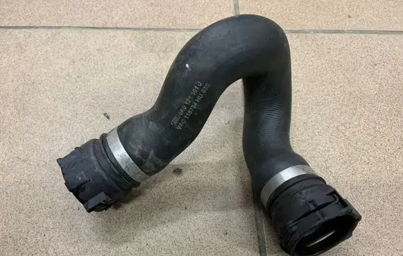 Audi A4 S4 B8 8K Engine coolant pipe/hose 8K0121101J