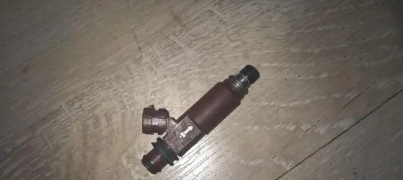 Suzuki Liana Fuel injector 3990