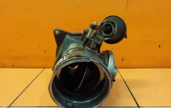 Volkswagen Touareg I EGR thermostat 070128073