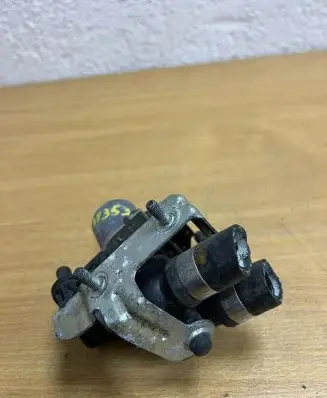 Mercedes-Benz E W210 Coolant heater control valve 0018307784 D8353