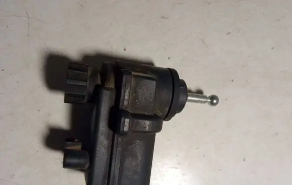 Opel Astra F Headlight level adjustment motor 90413185 35130692