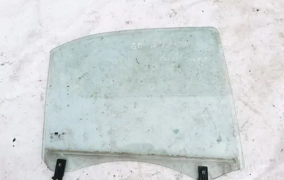 KIA Sorento Rear door window glass