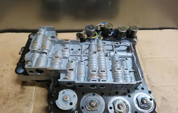 Ford Focus Transmission gearbox valve body 2X18A