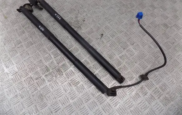 Mercedes-Benz ML W166 Tailgate strut 