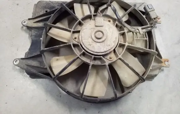 Honda FR-V Radiator cooling fan shroud OEM