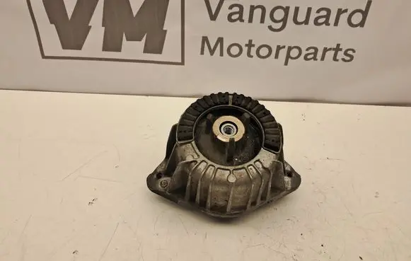 Engine mount bracket