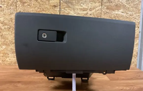 Volvo V70 Glove box 30676278