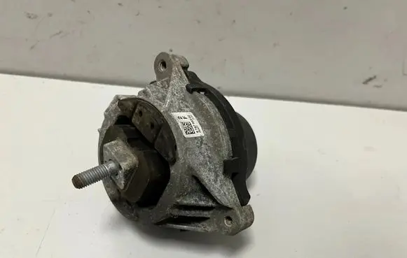 BMW 4 F32 F33 Engine mount bracket 6787663