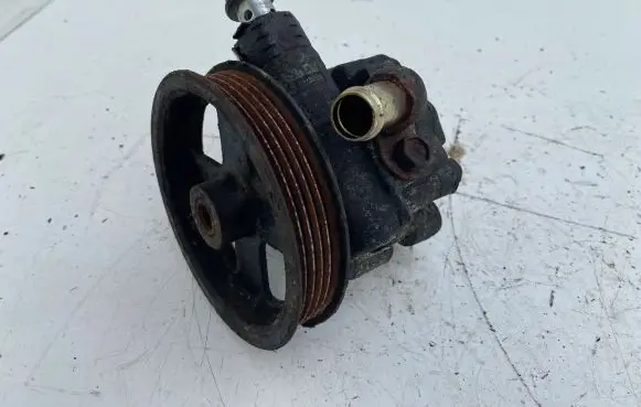 Toyota Avensis T220 Power steering pump U07