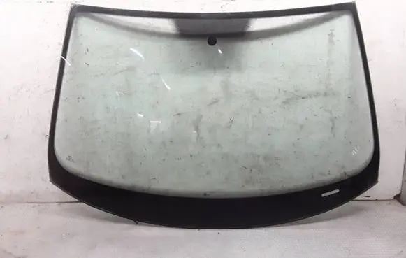Volkswagen Jetta V Front windscreen/windshield window 