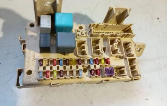 Toyota Avensis T250 Fuse module 8264105020A 06082521130803 2644050267