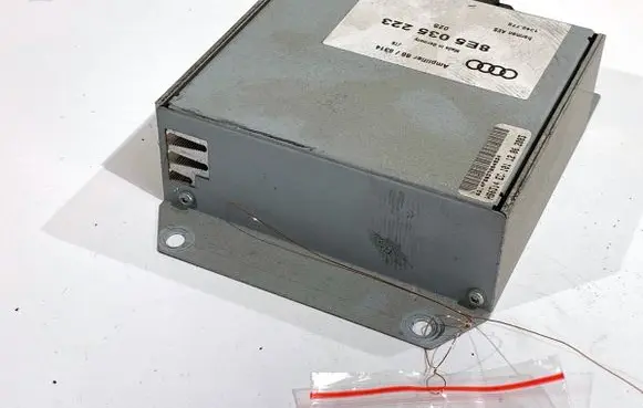 Audi A4 S4 B6 8E 8H Sound amplifier 8E5035223