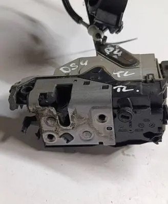 Citroen DS4 Rear door lock 9685353580