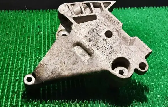 Volkswagen Caddy Engine mounting bracket 03G199207G V560KTS182