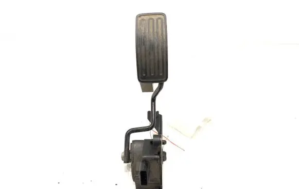 Accelerator throttle pedal
