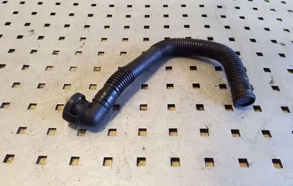 Skoda Octavia Mk2 (1Z) Breather hose/pipe 1K0129637D