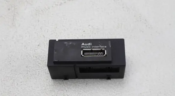 Audi A3 S3 8V USB socket connector 8V0035736
