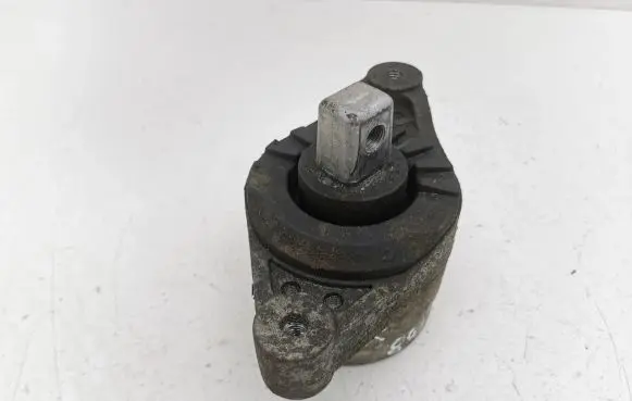 Maserati Ghibli Engine mount bracket 0670004870