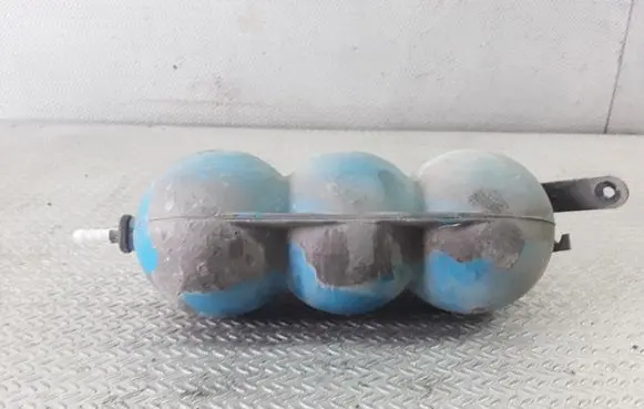 Vacuum air tank