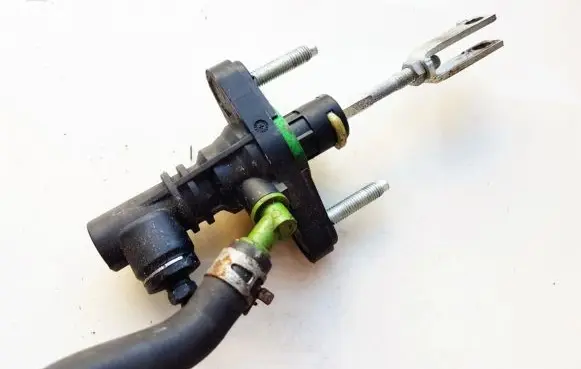 Toyota Avensis T270 Clutch master cylinder 3142002051B 31420-02051-B