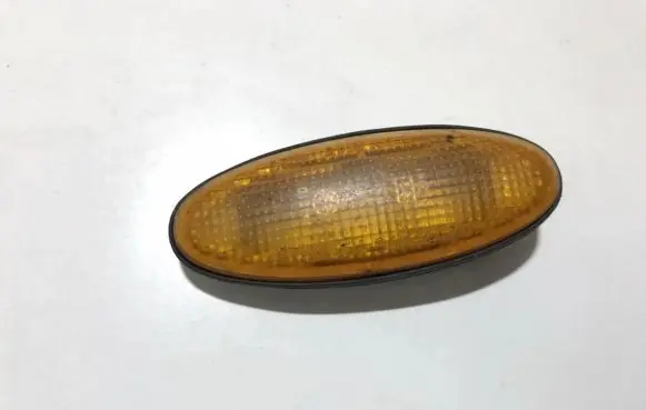 Mazda 323 F Front fender indicator light