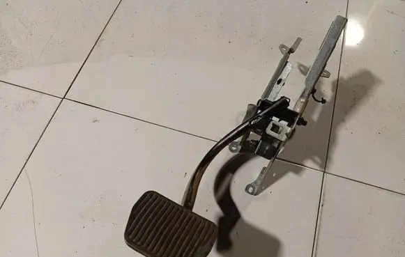 Volvo XC90 Brake pedal 