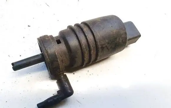 Volkswagen PASSAT B5 Windscreen/windshield washer pump