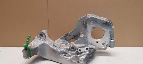 Volvo V40 Engine mount bracket 31401103