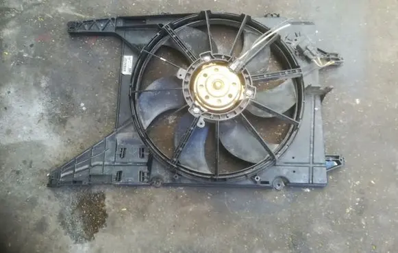 Renault Megane I Electric radiator cooling fan 8200065257B
