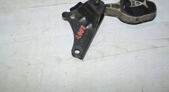 Peugeot 2008 I Engine mount bracket 9653630480C 965363048