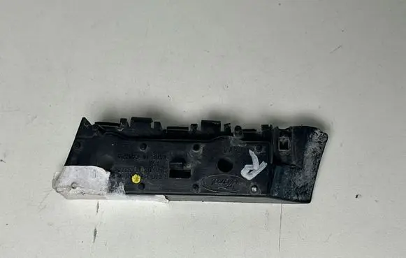 Ford Mustang VI Front bumper mounting bracket FR3B17D958AD