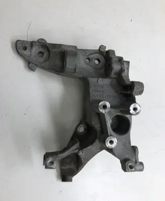 Peugeot 308 Engine mounting bracket 9684613880