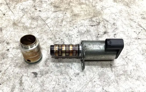 Volvo V70 Camshaft vanos timing valve 31216221 081211A