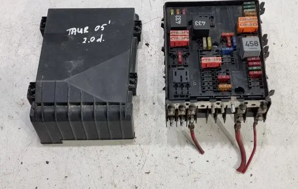 Volkswagen Touran I Fuse module 1K0937124