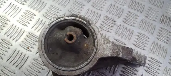Engine mount bracket