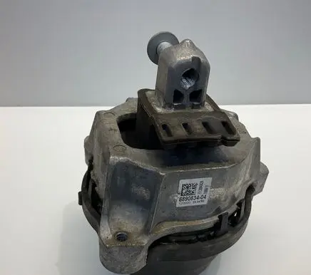 Engine mount bracket