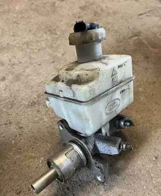 Land Rover Discovery 3 - LR3 Master brake cylinder 74471269C 74471269