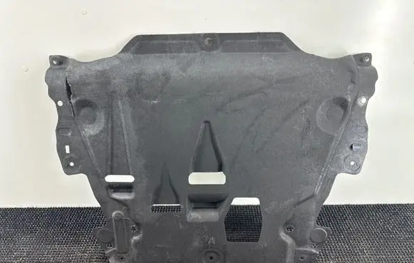 Volvo XC60 Engine splash shield/under tray AG9N6P013AB