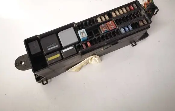 Ford Focus Fuse box set av6t14k131ab av6t-14k131-ab
