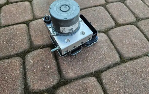 Peugeot 208 ABS Pump 9837686180