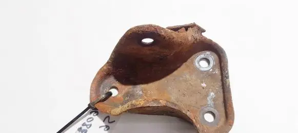 Subaru Outback Bracket in trunk/boot 