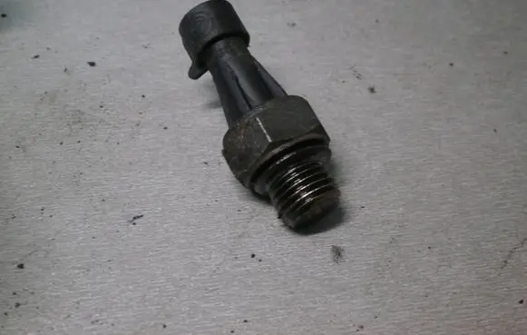 Opel Zafira B Oil pressure sensor 55354325