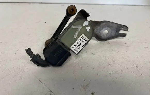 Audi Q7 4L Headlight/headlamp level sensor 7L0616213D