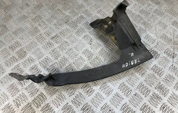 Subaru B9 Tribeca Headlight/headlamp mounting bracket