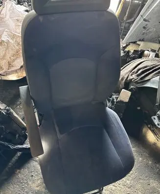 Iveco Daily 35.8 - 9 Front driver seat 